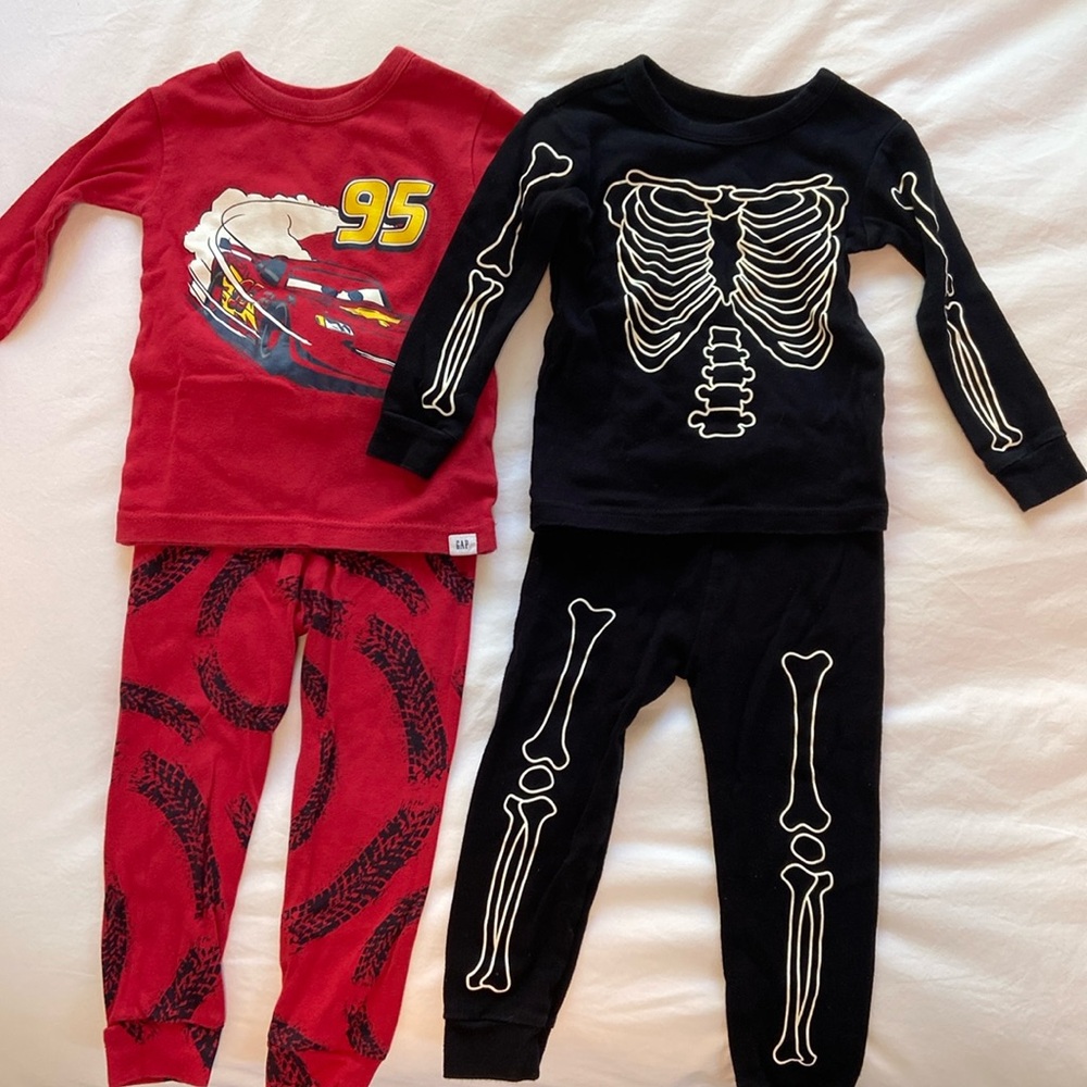 Pack of 2 - 2T Gap 100% Organic Cotton PJs long sleeve and pants Sets